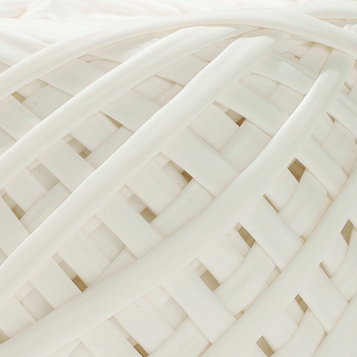 Fabric Yarn Leather T-Shirt Yarn White Color