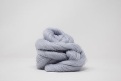 MERINO WOOL ROVING - CLOUD GRAY