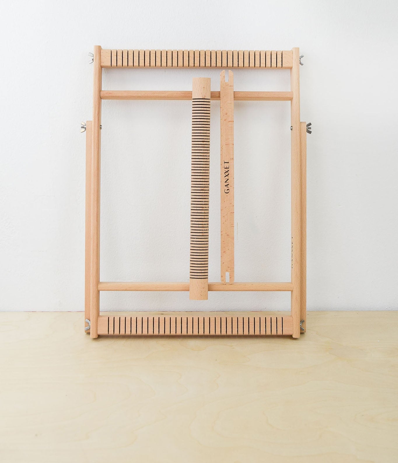 L WEAVING LOOM