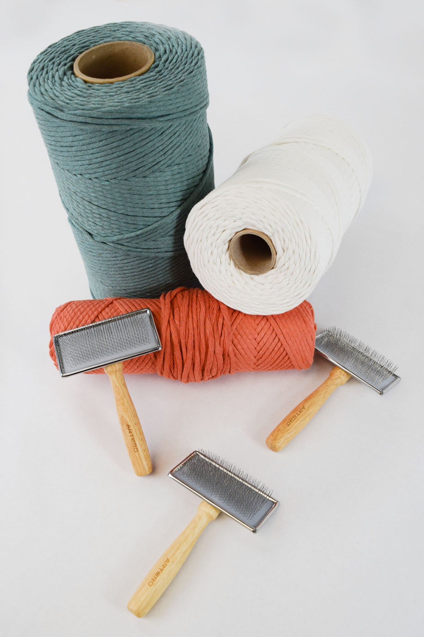 MACRAME CORD FRINGE BRUSH